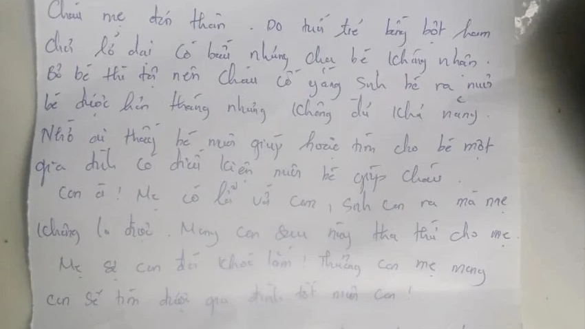 Xót xa bé trai hơn 2 tháng tuổi bị bỏ rơi cùng lá thư nhói lòng của người mẹ