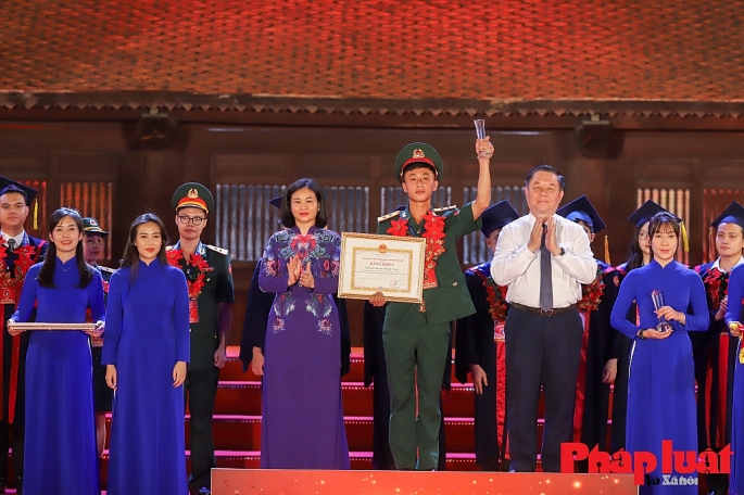 Hà Nội vinh danh 96 thủ khoa tốt nghiệp đại học, học viện năm 2023. Ảnh: Khánh Huy