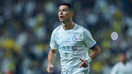 Ronaldo tỏa sáng trong ngày chạm mốc 1.200 trận đấu