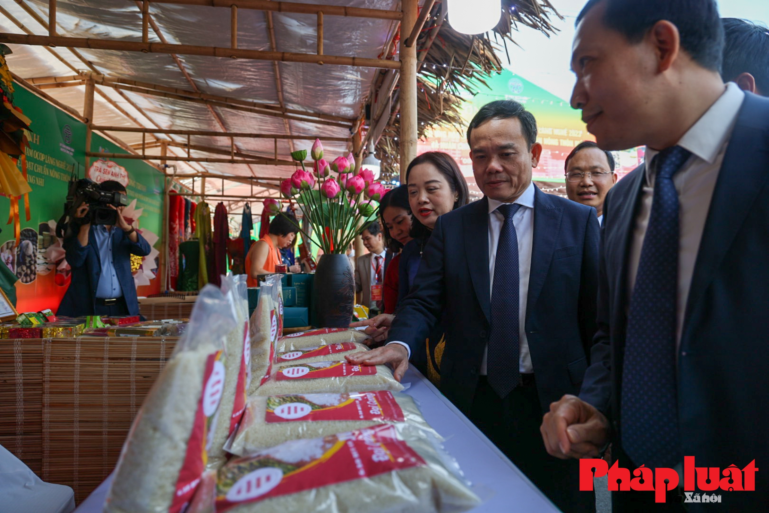 Triển lãm OCOP làng nghề 2023 huyện Ứng Hoà chào mừng huyện đạt chuẩn Nông thôn mới