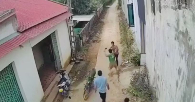 Bị chém trọng thương khi mang dao đến nhà hàng xóm gây gổ đánh nhau