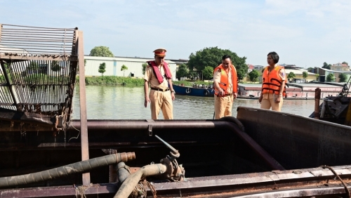 Hải Phòng: Bắt giữ tàu chở 1.000m3 cát không hóa đơn chứng từ