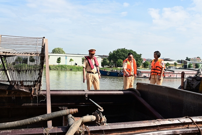 Hải Phòng: Bắt giữ tàu chở 1.000m3 cát không hóa đơn chứng từ