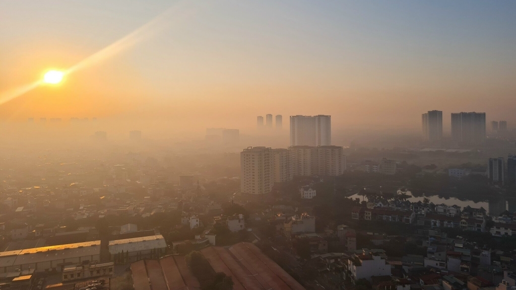 Hà Nội mịt mù trong ô nhiễm không khí: Lý giải từ chuyên gia