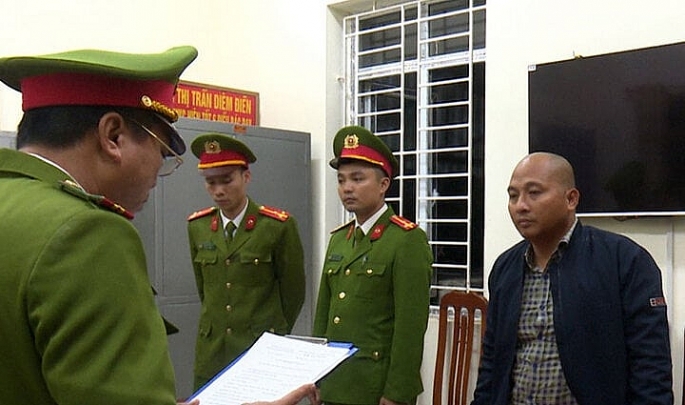 Cơ quan CSĐT Công an huyện Thái Thụy công bố các quyết định và lệnh đối với Nguyễn Văn Đoàn. Ảnh: Công an tỉnh Thái Bình