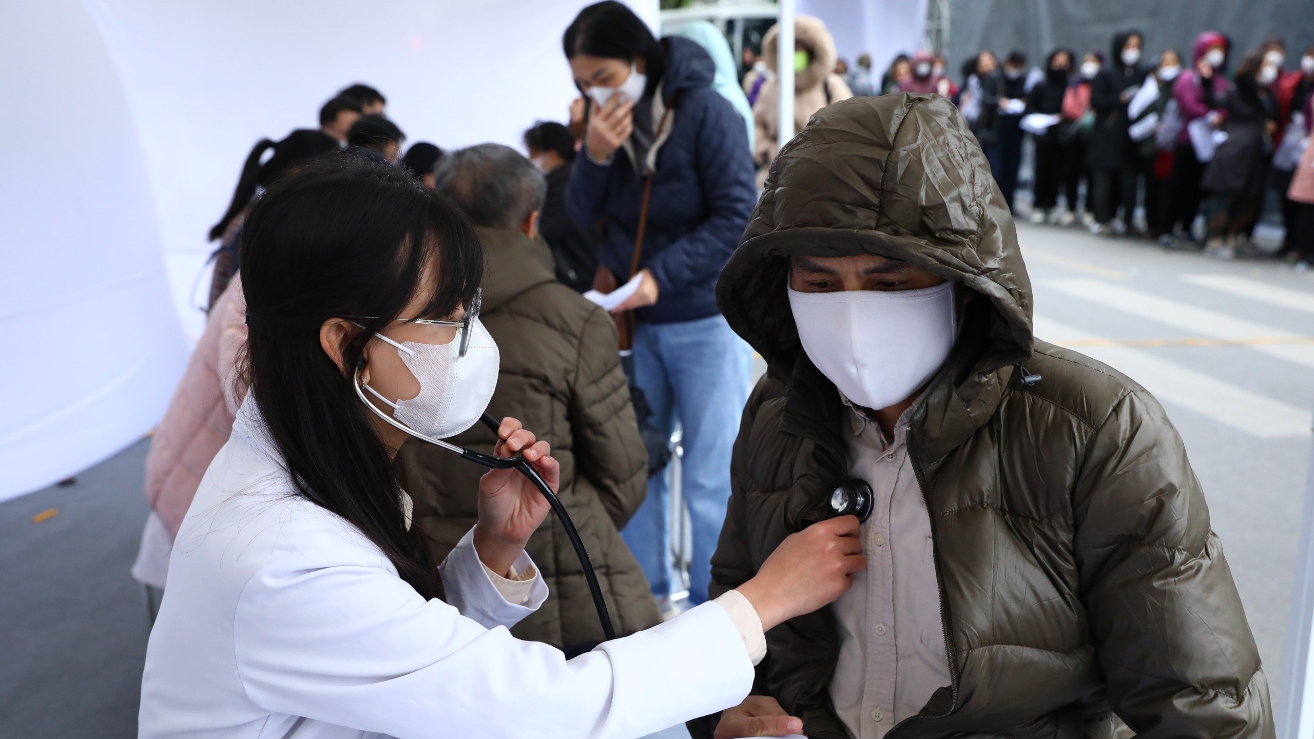 Hàng nghìn người dân Thủ đô được khám sàng lọc miễn phí bệnh về phổi