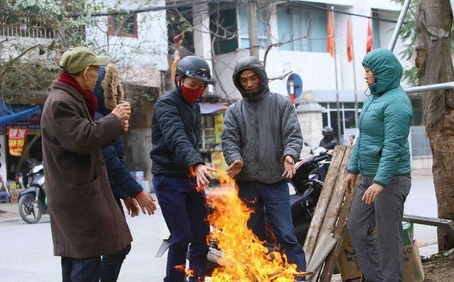 Dự báo thời tiết ngày 20/12/2023: Hà Nội có mưa nhỏ vài nơi, trưa chiều hửng nắng, trời rét đậm