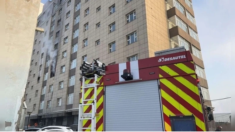 Cháy chung cư cao 10 tầng lúc sáng sớm, 7 người tử vong