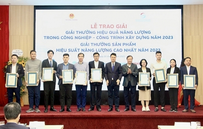 10 thương hiệu được trao cup Người dẫn đầu sản phẩm Hiệu suất năng lượng cao nhất năm 2023