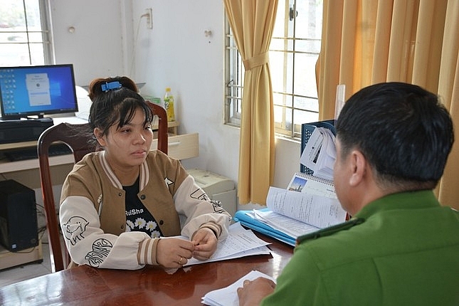Nguyễn Thị Thùy tại cơ quan công an. Ảnh: CQCA