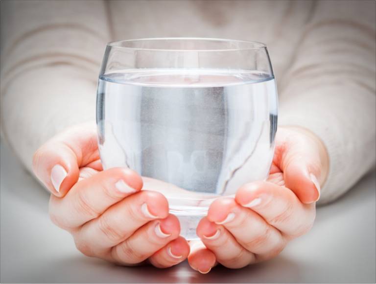 6 lý do bạn nên uống nhiều nước hơn vào mùa đông