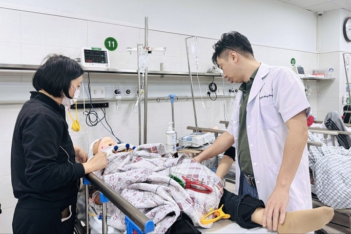 Một nạn nhân trong vụ sập trần phòng học ở Nghệ An bị liệt vận động, khả năng phục hồi kém