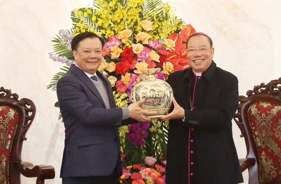 Bí thư Thành ủy Đinh Tiến Dũng thăm, chúc mừng Tòa Tổng Giám mục Hà Nội