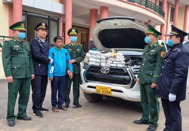 Bắt giữ đối tượng người Lào đang vận chuyển 21kg ma túy