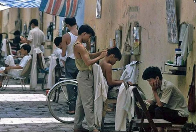 Các hàng cắt tóc ở phố Quang Trung quãng năm 1991-1993