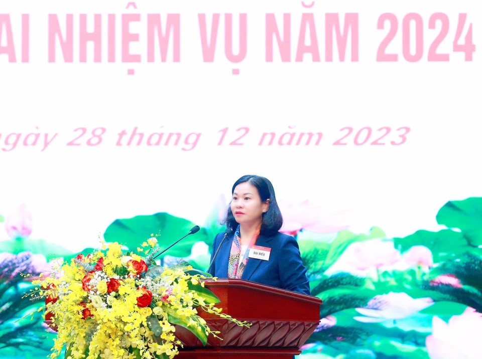 Phó Bí thư Thường trực Thành ủy Nguyễn Thị Tuyến phát biểu tham luận tại hội nghị.