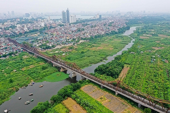 -	Bãi giữa sông Hồng sẽ trở thành công viên văn hóa đa chức năng. Ảnh: Khánh Huy