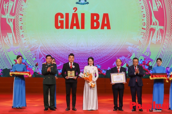 Đội thi của TP Hà Nội đạt Giải Ba tại hội thi “Hòa giải viên giỏi” toàn quốc năm 2023. Ảnh Khánh Huy