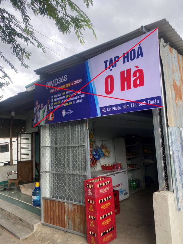 Bảng quảng cáo cửa hàng tạp hoá O Hà, xã Tân Phước, huyện Hàm Tân, tỉnh Bình Thuận.