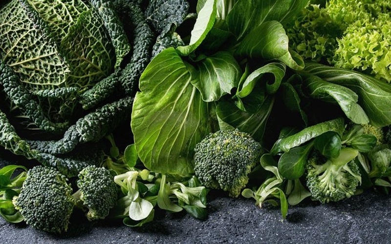  rau xanh chứa ít carbohydrate, giúp kiểm soát đường huyết. 