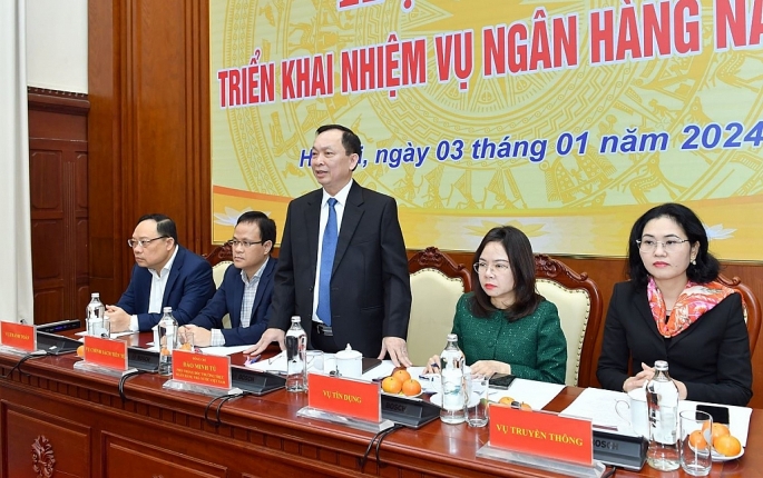 Phó Thống đốc Ngân hàng Nhà nước Đào Minh Tú cho biết, NHNN không đặt vấn đề tăng lãi suất trong năm 2024 (Ảnh chụp tại buổi triển khai nhiệm vụ ngân hàng năm 2024). 	Ảnh: Ngô Sơn