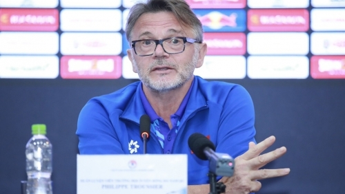 HLV Philippe Troussier: "Tôi không trao cơ hội cho các cầu thủ trẻ, tôi trao cơ hội cho cầu thủ giỏi"