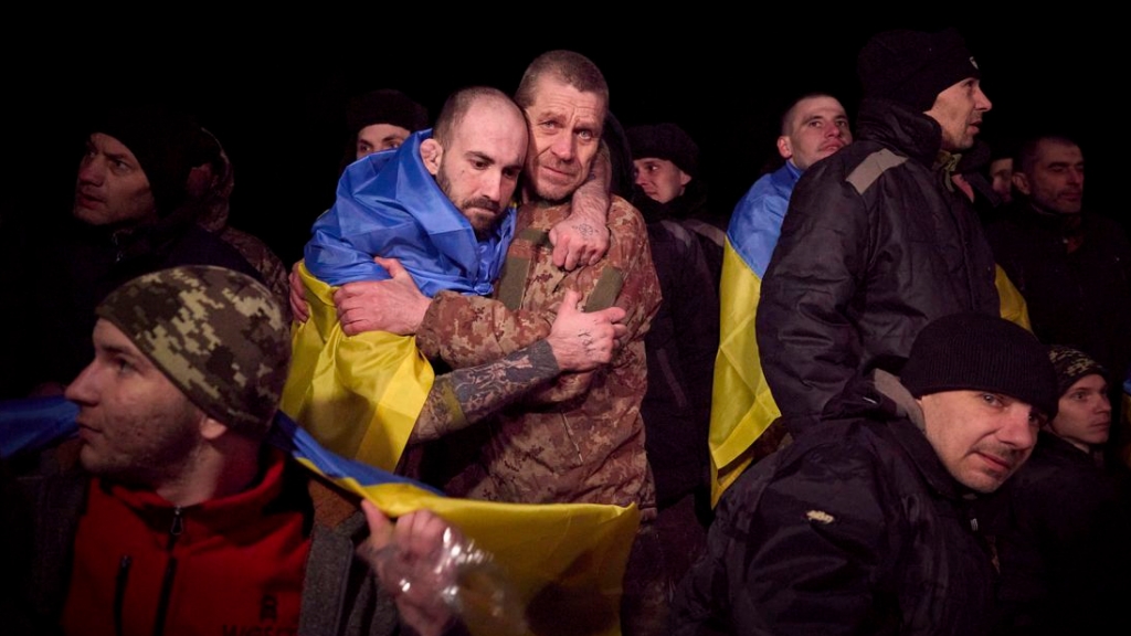 Nga và Ukraine thực hiện đợt trao đổi tù nhân lớn nhất từ trước tới nay