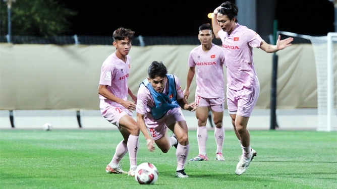 Đội tuyển Việt Nam "chào sân" Qatar bằng những bài tập cường độ cao