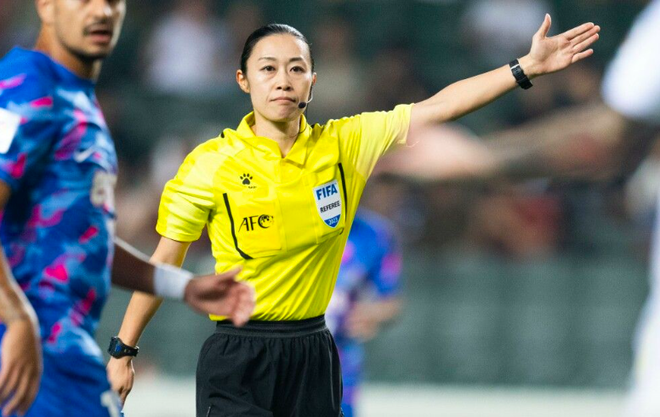 Trọng tài nữ đầu tiên bắt chính tại Asian Cup