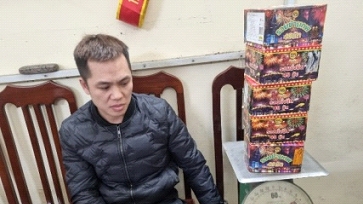 Nam thanh niên bị bắt giữ cùng 11kg pháo nổ ở ngoại thành Hà Nội