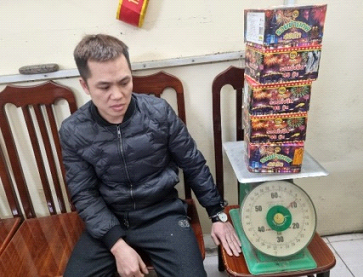 Nam thanh niên bị bắt giữ cùng 11kg pháo nổ ở ngoại thành Hà Nội