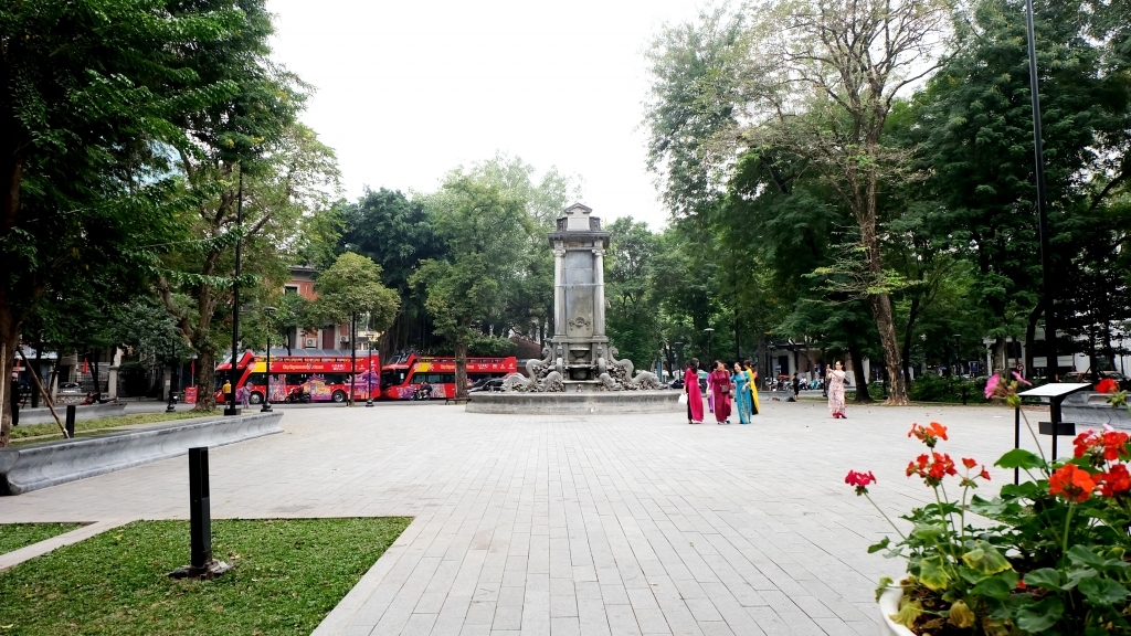 Nhiều vườn hoa ở Hà Nội được cải tạo, đón diện mạo mới