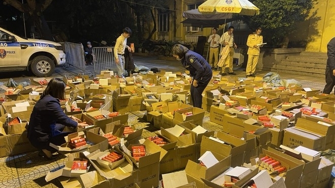 Phát hiện bí mật trong 153 thùng carton tại phố Phùng Hưng