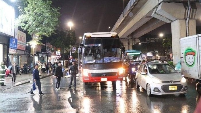 Tìm nhân chứng vụ ô tô tông chết người trên đường phố Hà Nội
