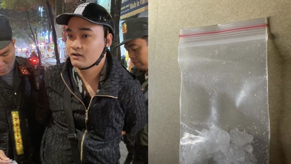 Gặp Cảnh sát 141, thanh niên “ngoan ngoãn” móc “đá” trong túi áo giao nộp