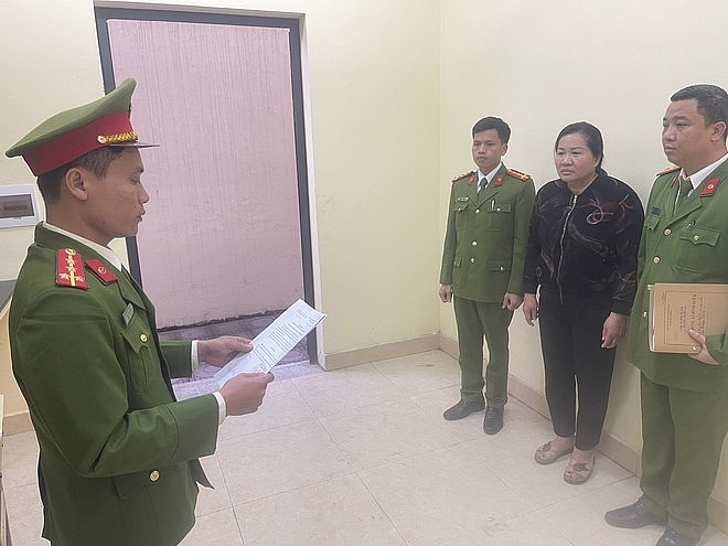 Lời hứa hẹn của nữa nhân viên Trung tâm Y tế huyện khiến nhiều người điêu đứng Lời hứa hẹn của nữa nhân viên trung tâm y tế huyện khiến nhiều người điêu đứng