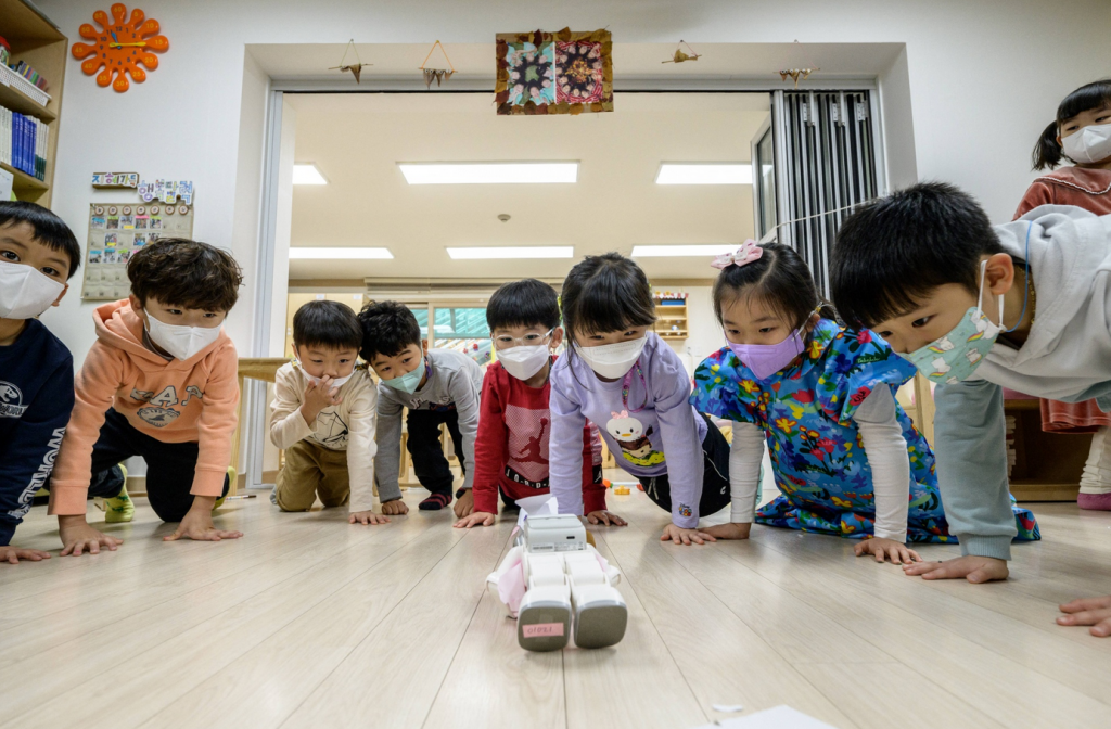 Chính phủ Hàn Quốc khuyến khích sinh con trước áp lực dân số