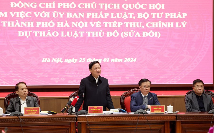 Ph&amp;oacute; Chủ tịch Quốc hội Nguyễn Khắc Định ph&amp;aacute;t biểu tại cuộc l&amp;agrave;m việc.