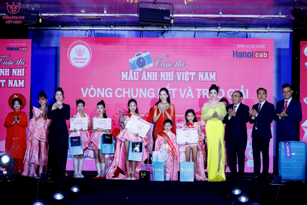 Thần thái cuốn hút của các thí sinh cuộc thi Mẫu ảnh nhí Việt Nam