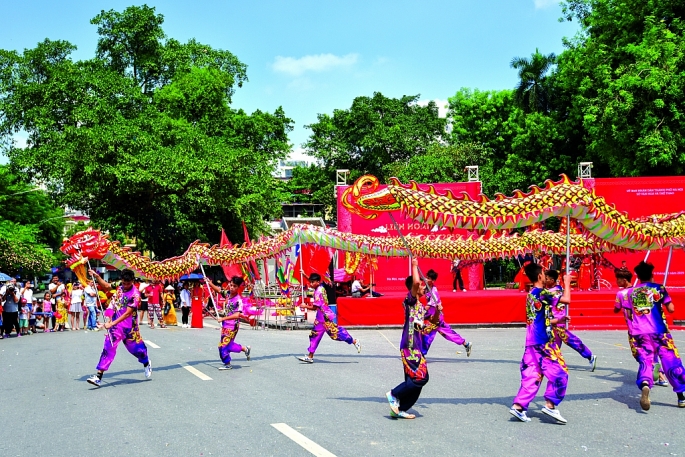 Các màn múa rồng không chỉ xuất hiện trong lễ hội mà còn được trình diễn trong nhiều sự kiện văn hóa lớn của thành phố như một niềm tự hào.