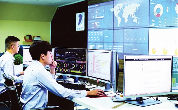 Các nhà mạng sẵn sàng hạ tầng số và bảo đảm an ninh mạng cho quá trình chuyển đổi số trên địa bàn TP Hà Nội.  	Ảnh: Cao Hưng