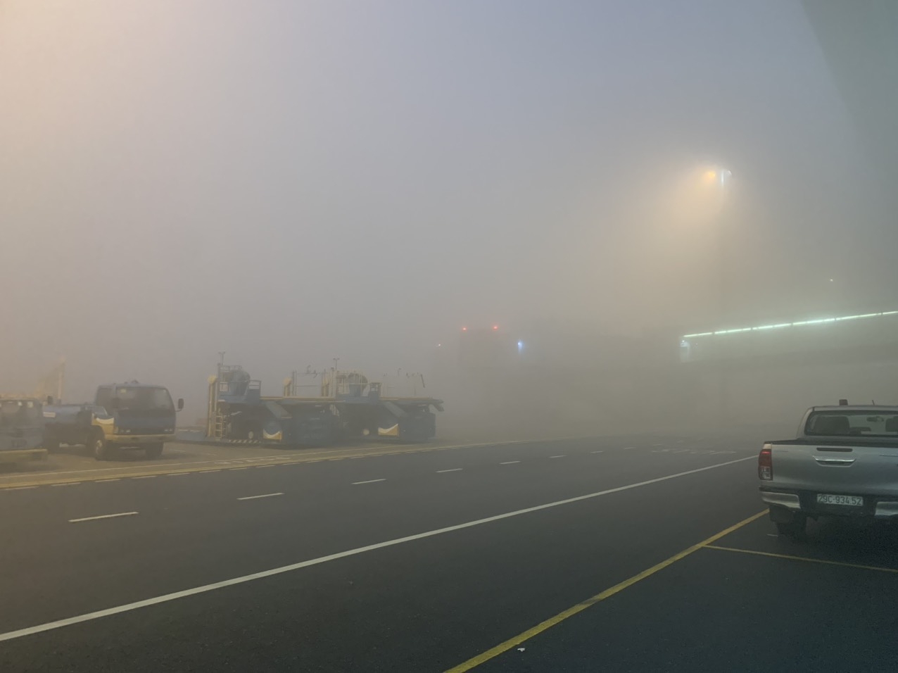 Hà Nội: sương mù dày đặc, sân bay Nội Bài không thể tiếp nhận máy bay trong nhiều giờ