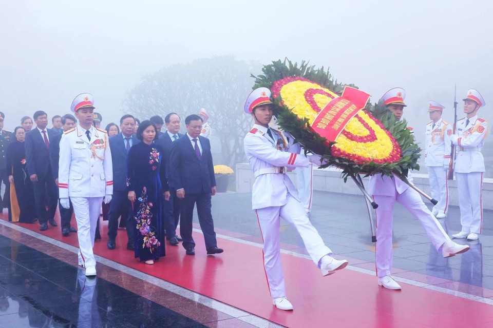 Lãnh đạo Đảng, Nhà nước, TP Hà Nội vào Lăng viếng Chủ tịch Hồ Chí Minh