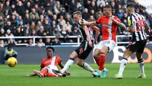 Newcastle 4 -  4 Luton Town: đại tiệc bàn thắng!