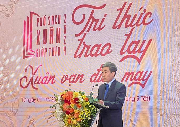 Phó Chủ tịch UBND quận Hoàn Kiếm Nguyễn Quốc Hoàn phát biểu khai mạc.  