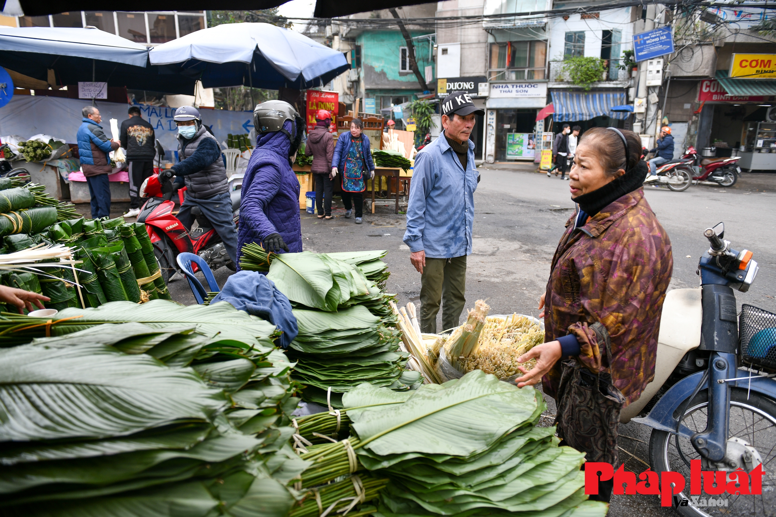 Chợ lá dong Trần Quý Cáp lưu giữ nét cổ xưa giữa lòng Hà Nội