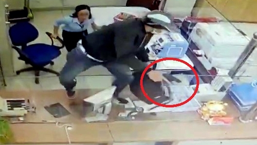Truy bắt kẻ nổ súng cướp ngân hàng ở Lâm Đồng