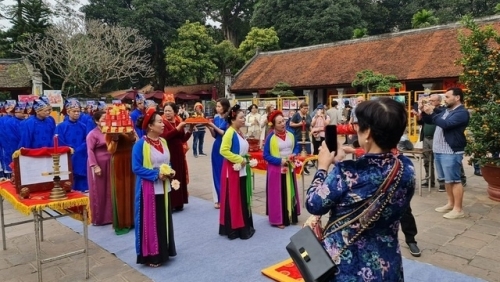 Khách du lịch quốc tế đến Hà Nội tăng trưởng mạnh dịp Tết Nguyên Đán