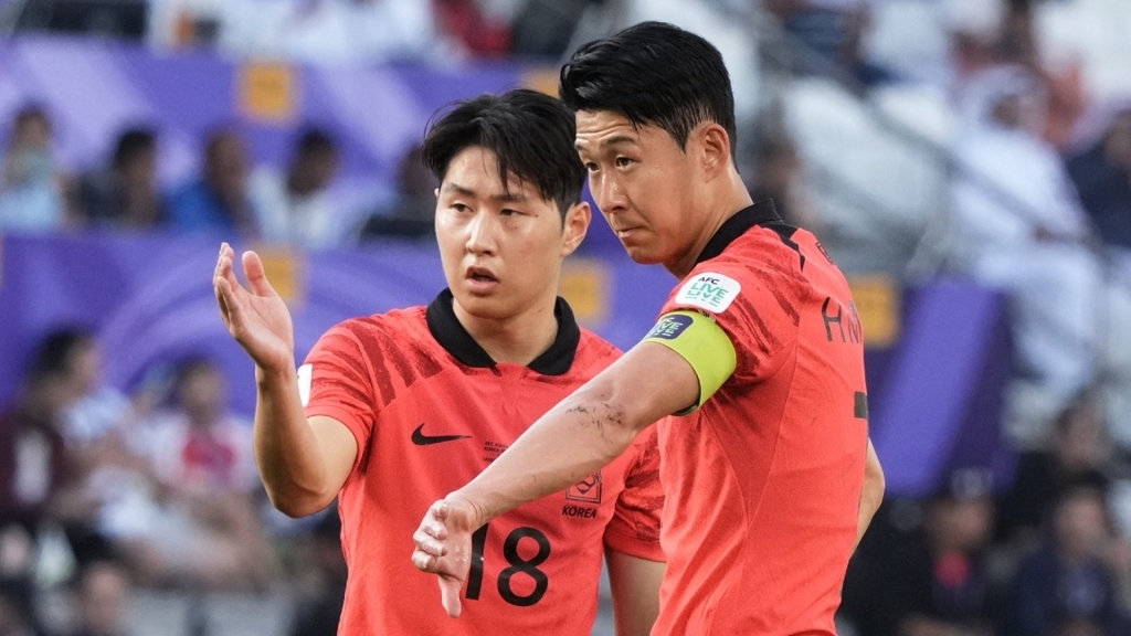 Son Heung Min xô xát với đồng đội ở đội tuyển Hàn Quốc đến trật khớp ngón tay