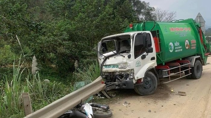 Xe tải tông trúng 2 xe máy đi ngược chiều trên cao tốc khiến 4 người tử vong